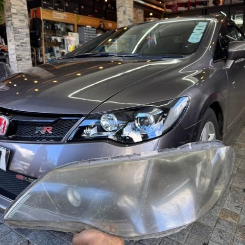 Customed headlights on a gret Honda Civic FD with RS bodykit