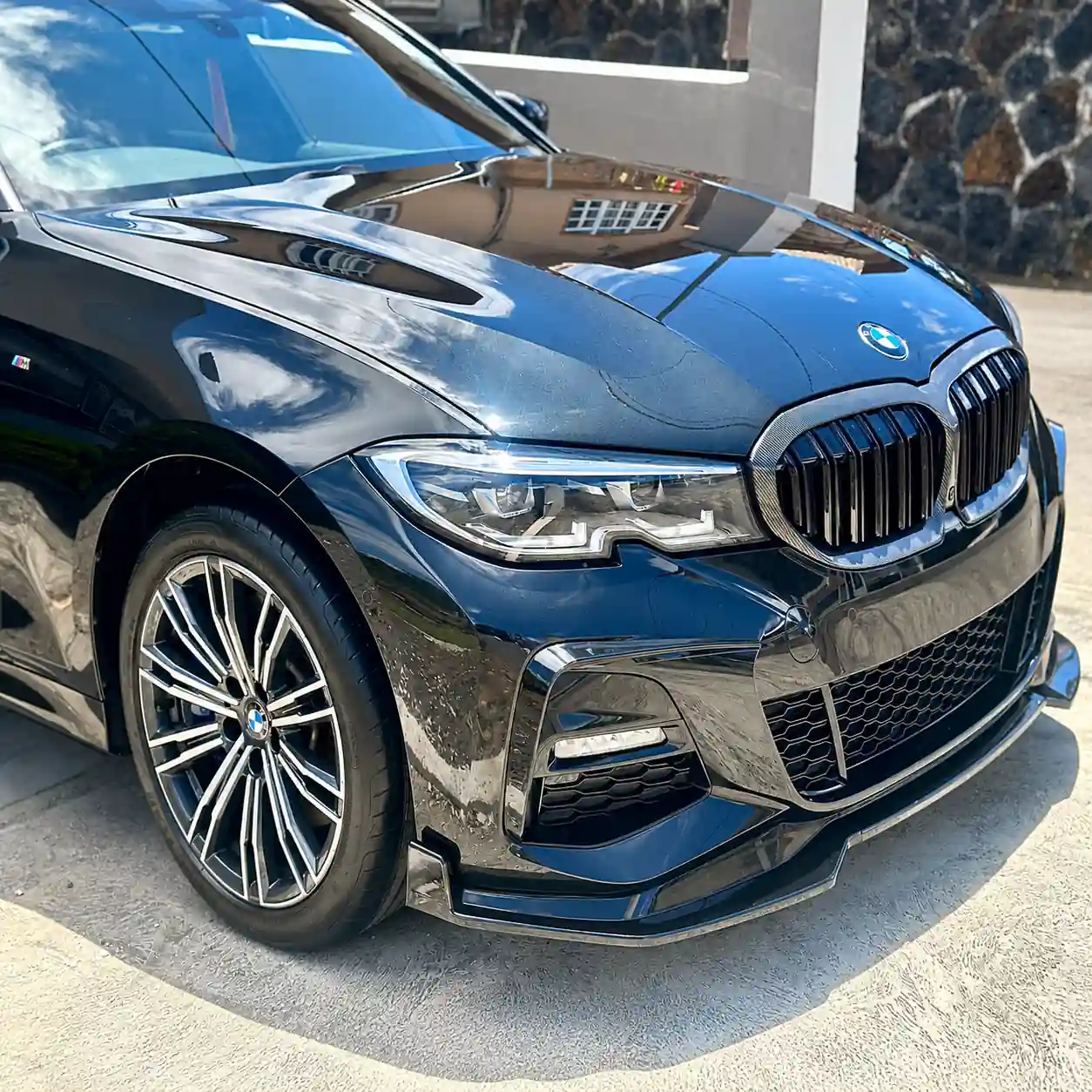 Front right view of a black BMW 3 Series SUV